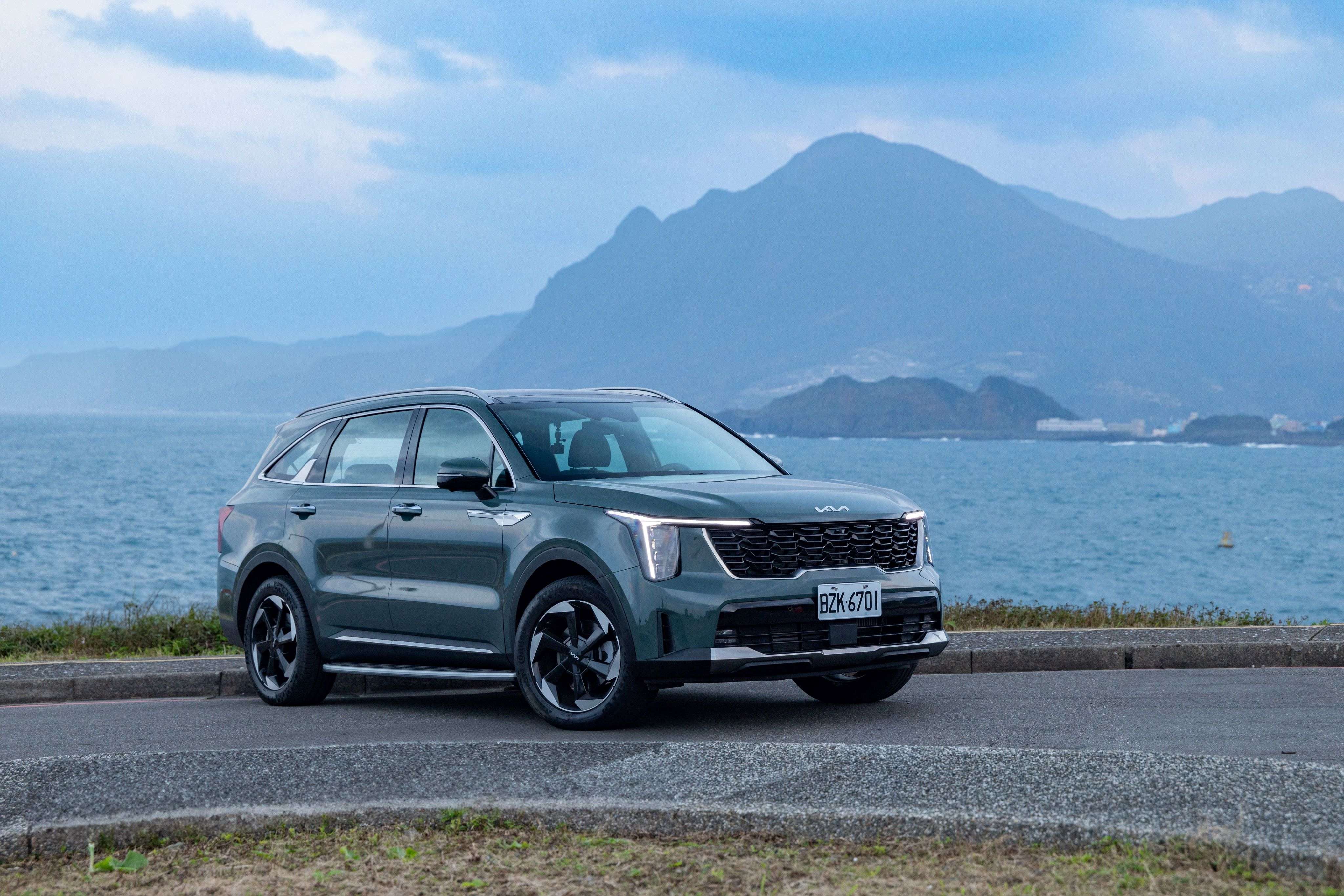 5.Kia新能源旗艦LSUV The Sorento不僅於2025年創下歷史銷售新高，更榮登同級進口大型SUV銷售年成長率冠軍。